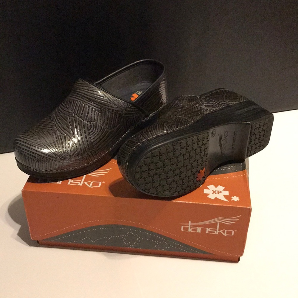 Slip resistant clogs Size 37 R Color steel groove.